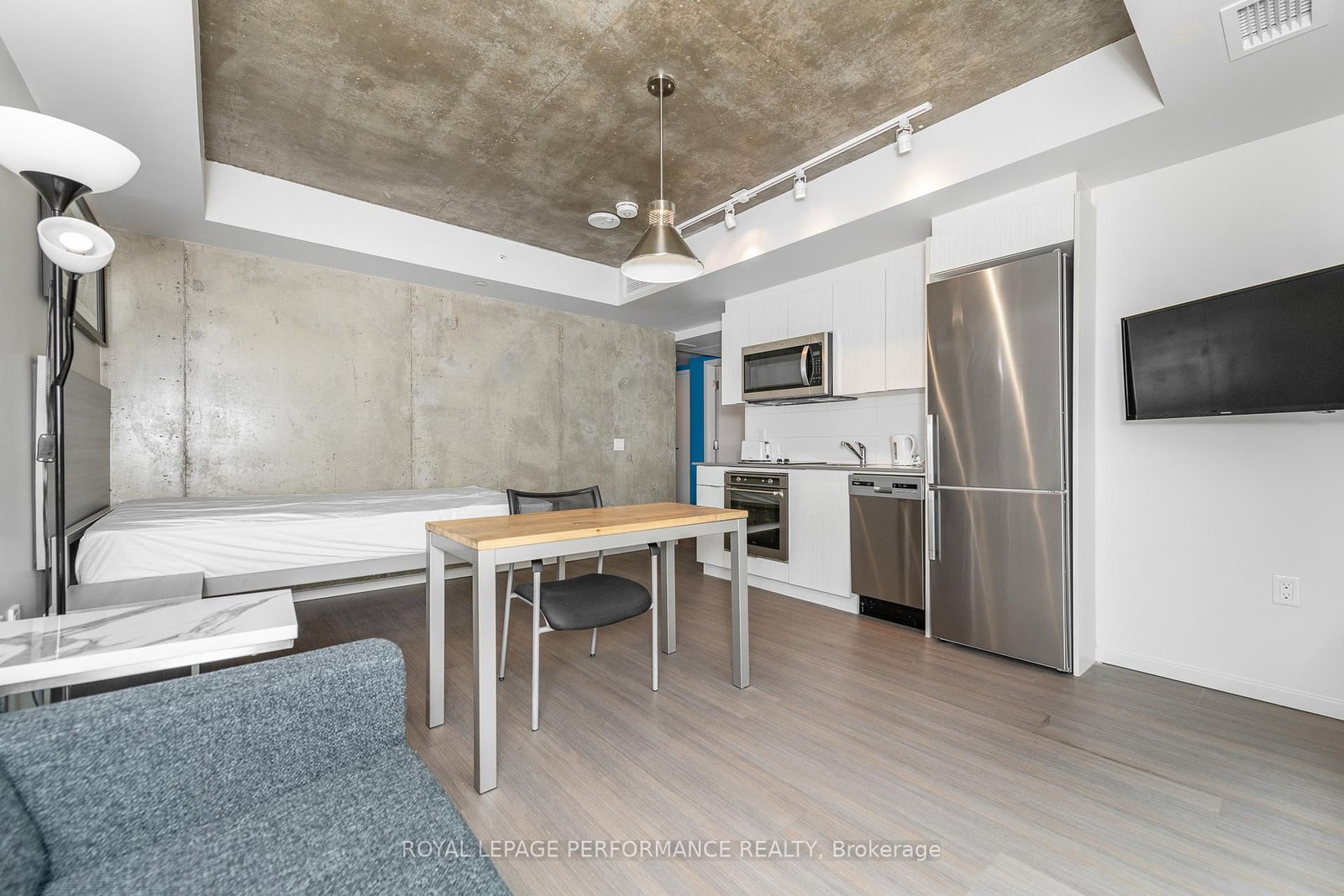 105 Champagne Avenue S, Unit 1118 - Photo 11