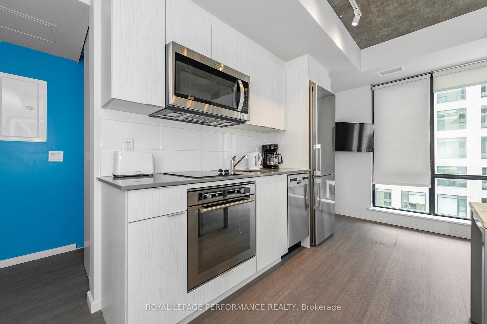 105 Champagne Avenue S, Unit 1118 - Photo 16