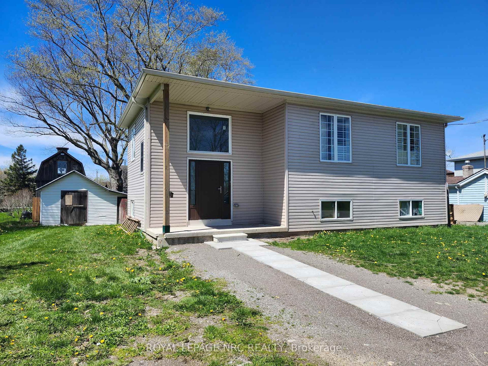 Detached House for sale at 220 Port Colborne Drive, Port Colborne, Ontario, L3K 2M5 - Main Street - MLS: X13051482