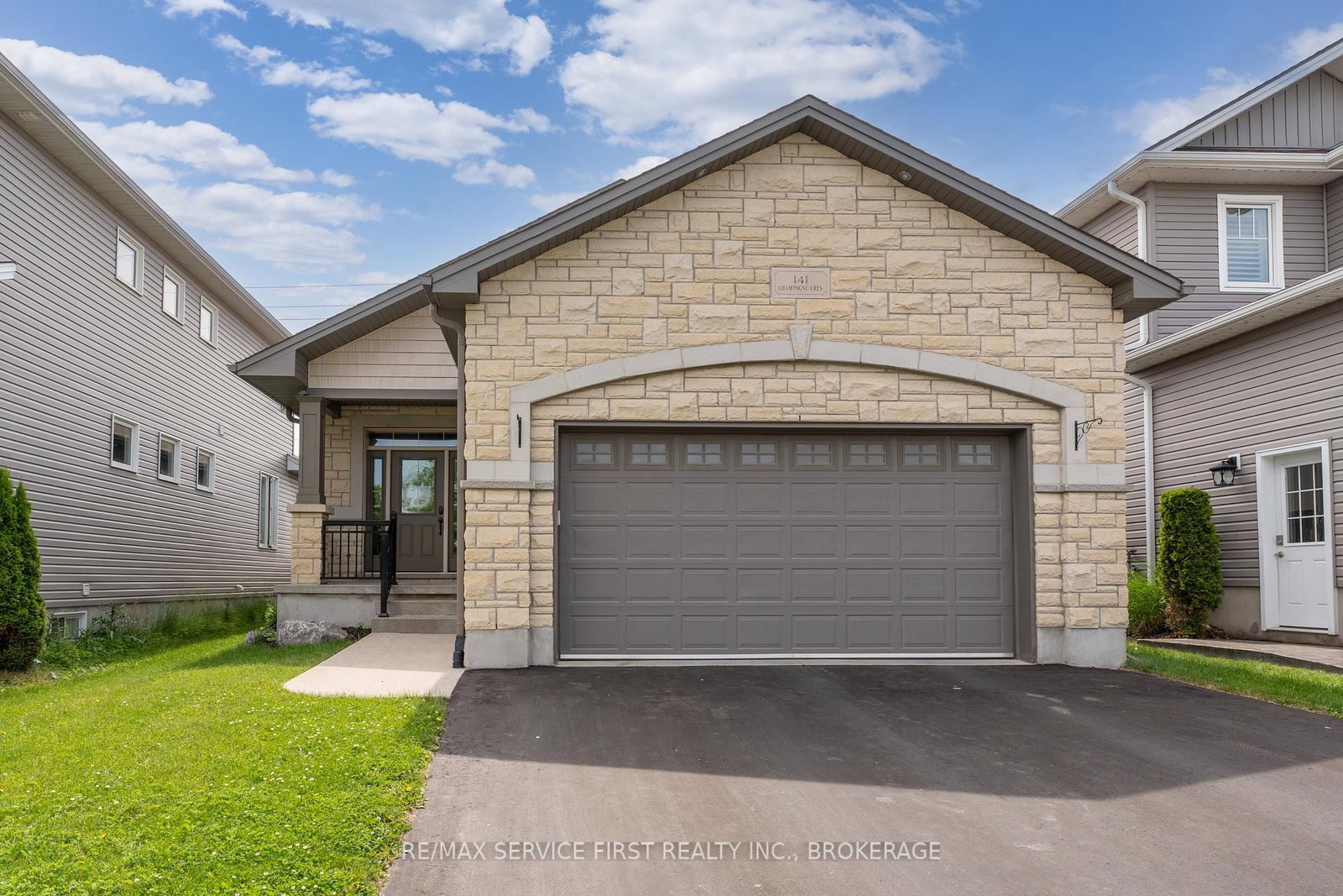 Detached House for sale at 141 Champagne Crescent, Loyalist, Ontario, K7N 0B3 - Amherstview - MLS: X13052032