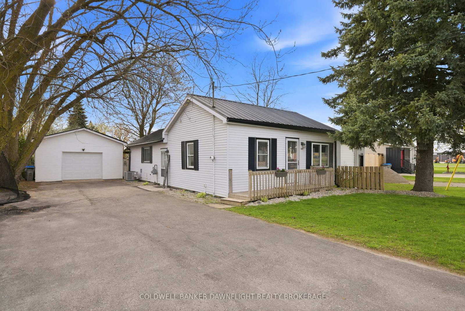 Detached House for sale at 181 McConnell Street, South Huron, Ontario, N0M 1S3 - Exeter - MLS: X13052194