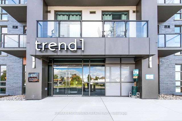 714 - 450 Dundas Street E
