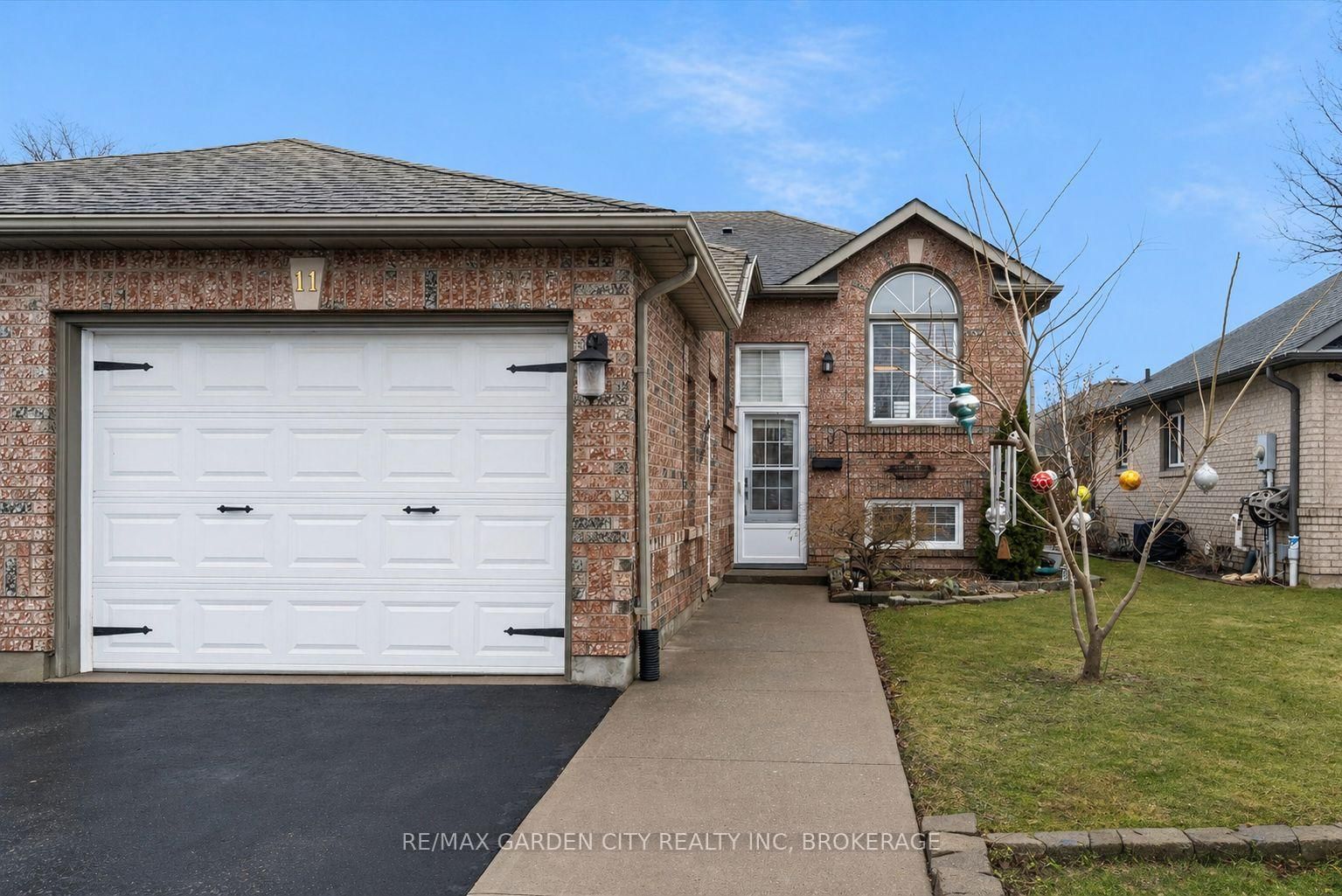 11 Jefferson Court W