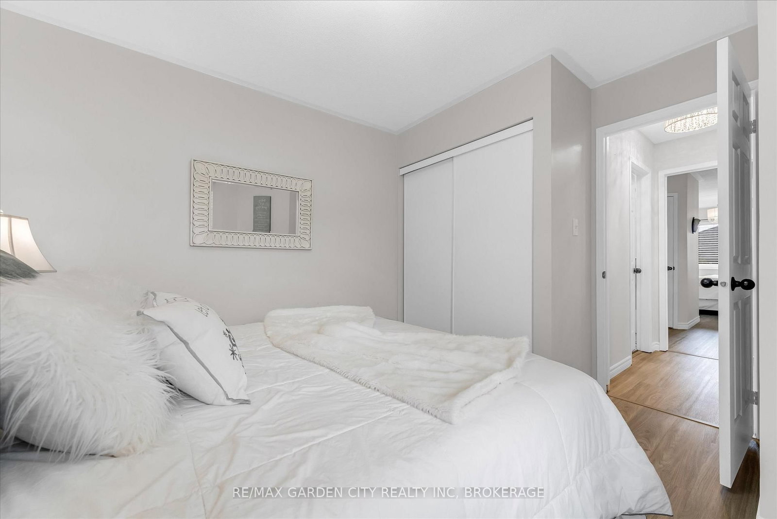 11 Jefferson Court W - Photo 15