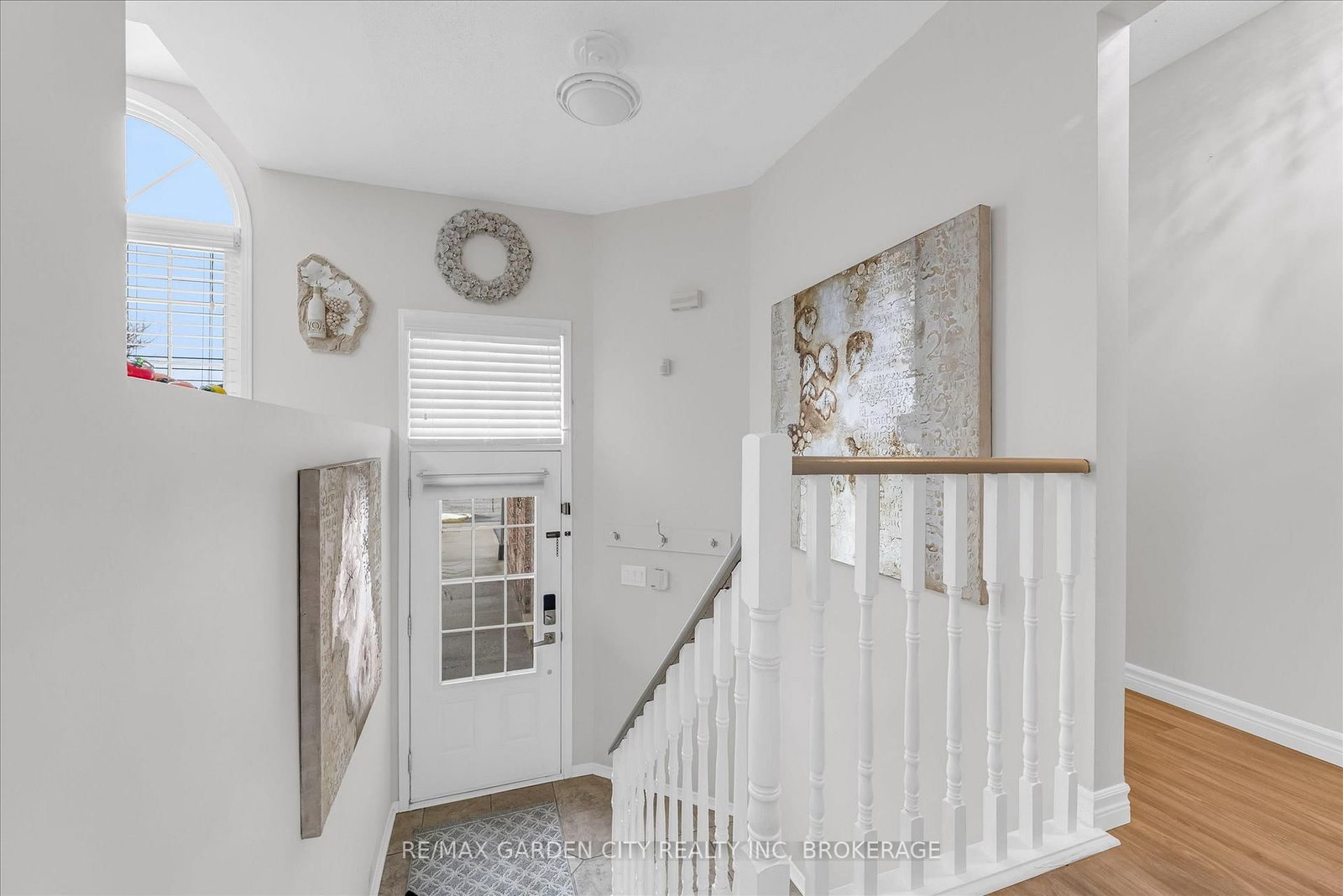 11 Jefferson Court W - Photo 3