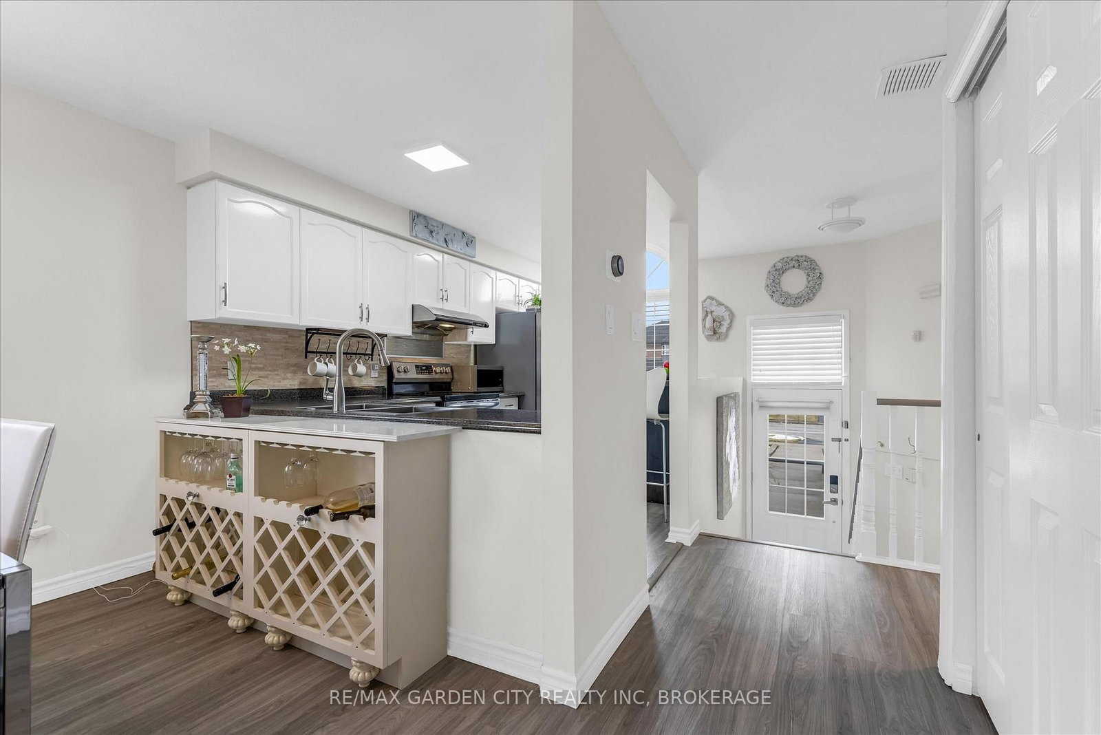 11 Jefferson Court W - Photo 4