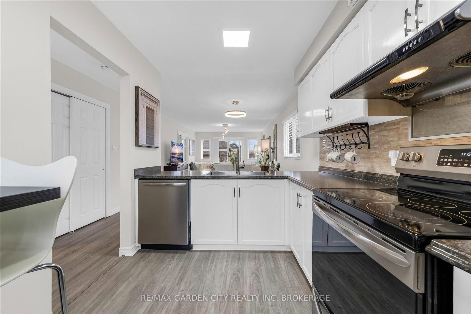 11 Jefferson Court W - Photo 6