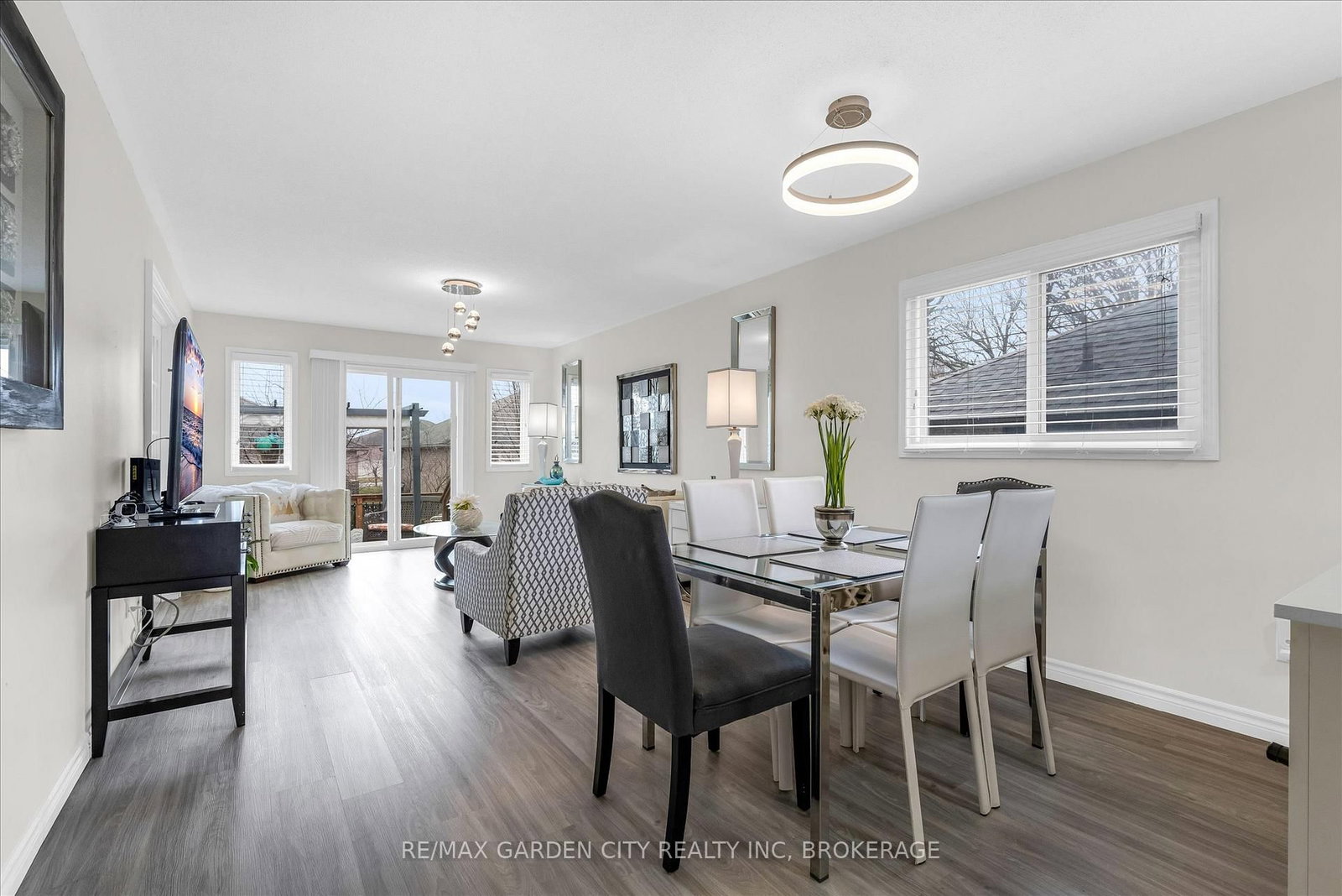 11 Jefferson Court W - Photo 8