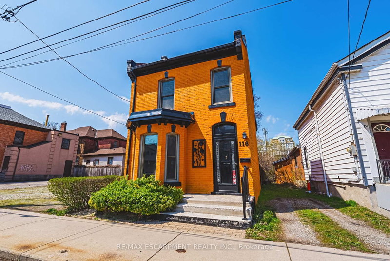 116 Catharine Street S