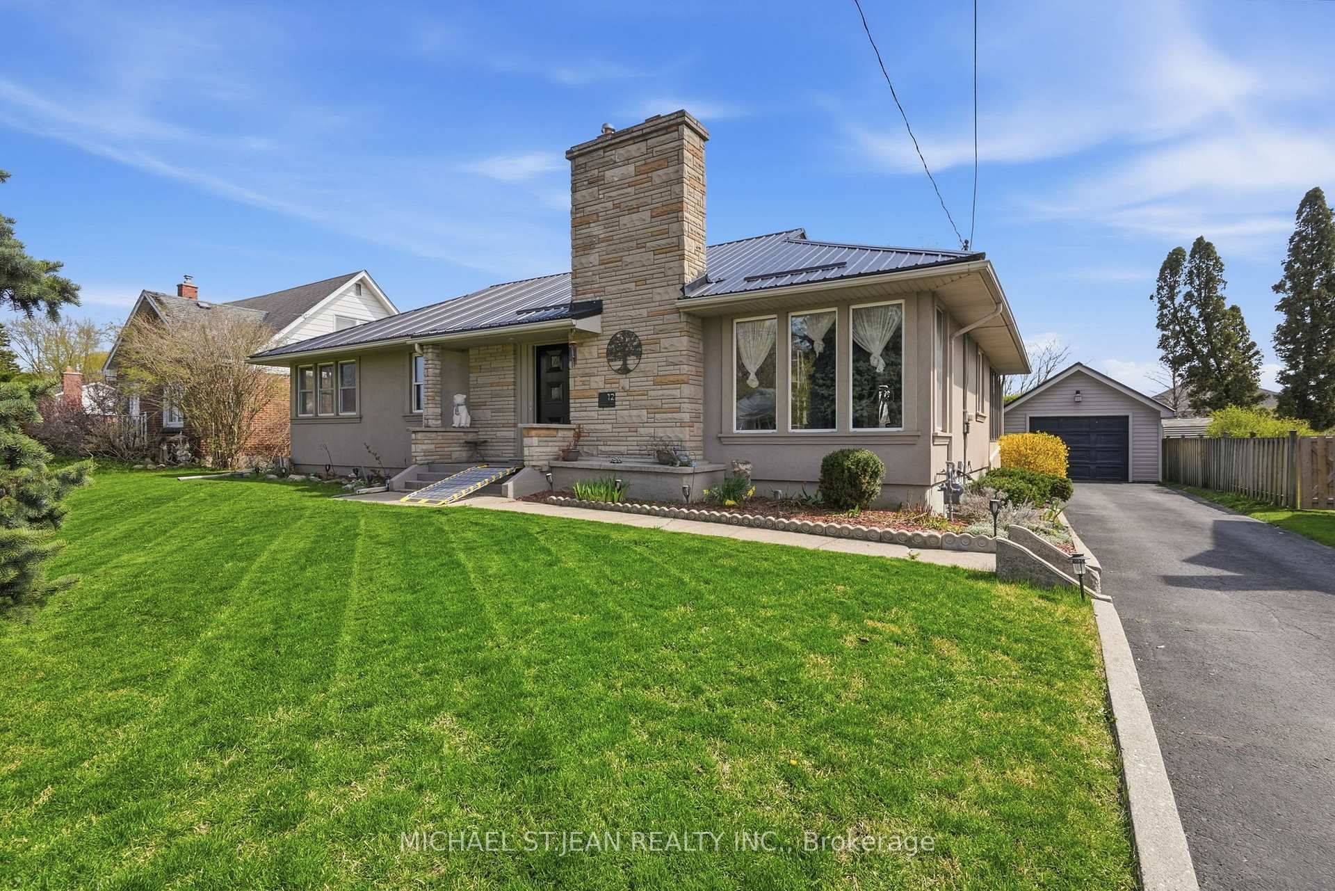 12 Parkview Road