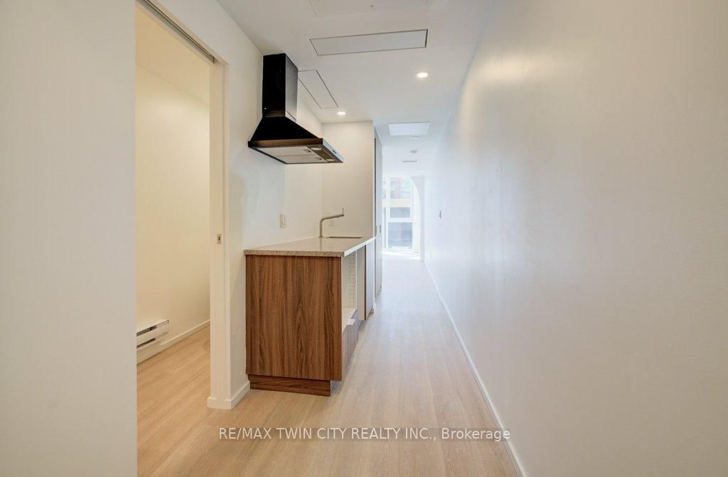 26 King Street E - Photo 2