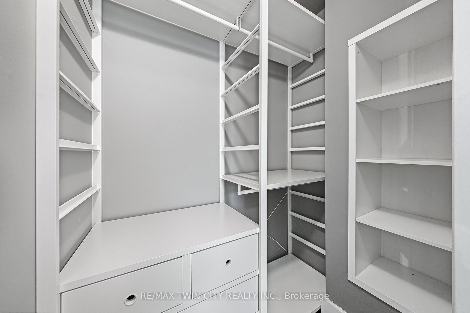 11 Heins Avenue - Photo 30