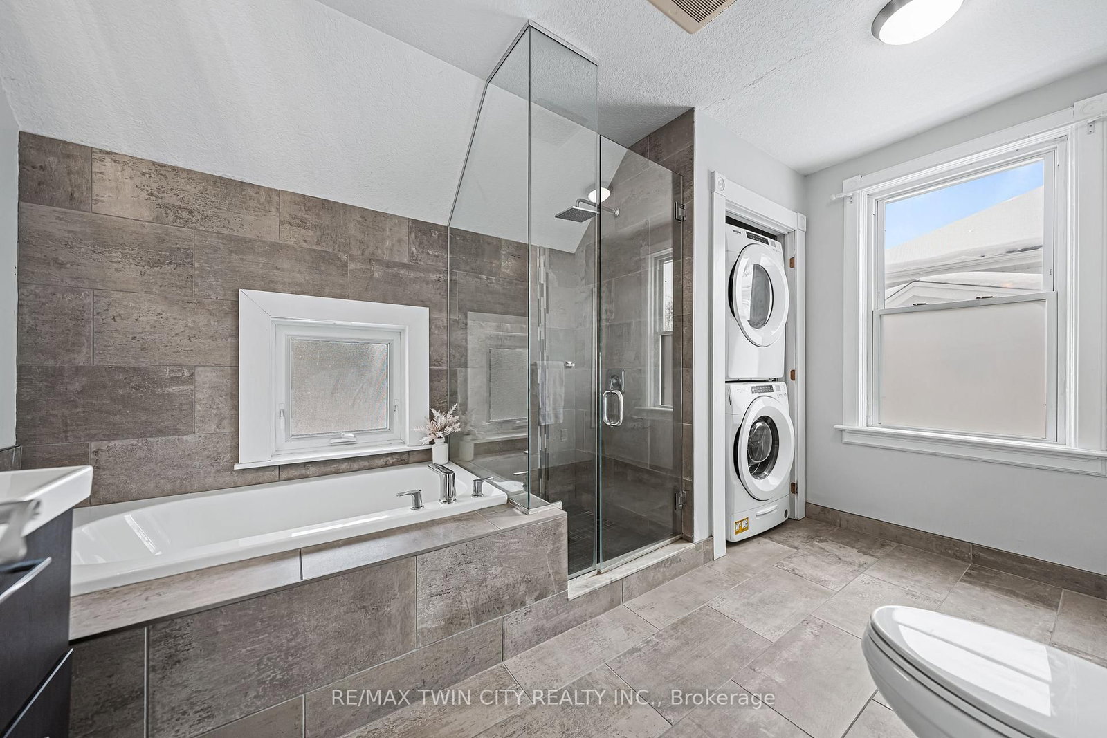 11 Heins Avenue - Photo 33