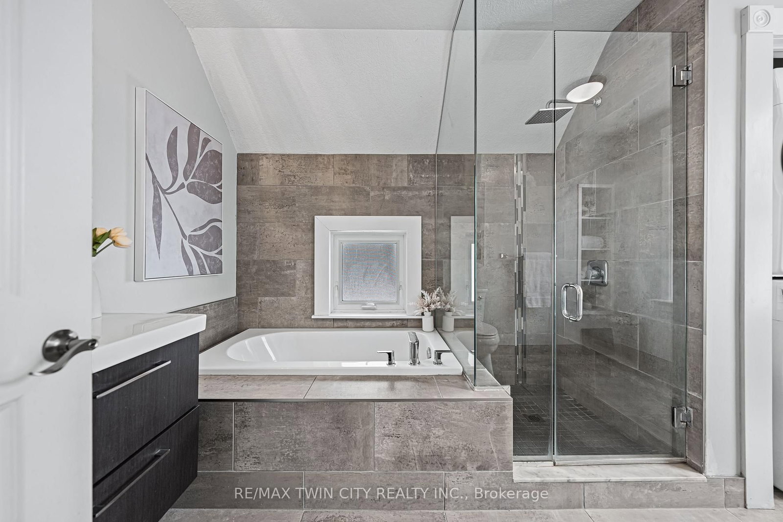 11 Heins Avenue - Photo 35