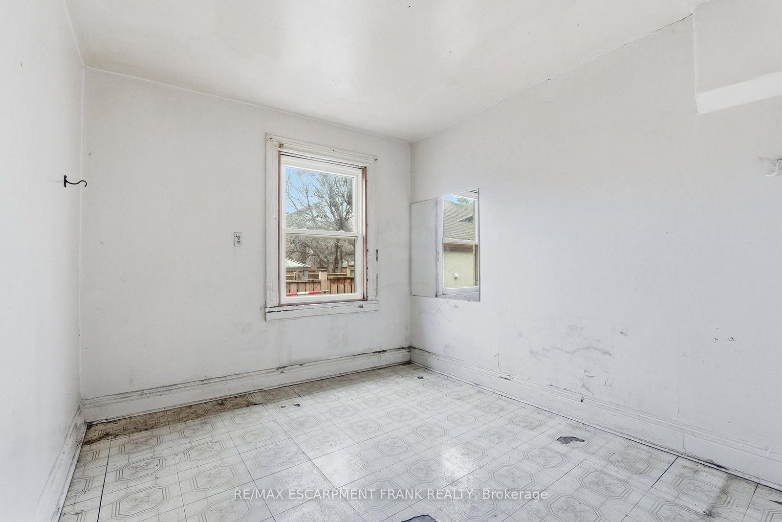 42 Burlington Street E - Photo 29