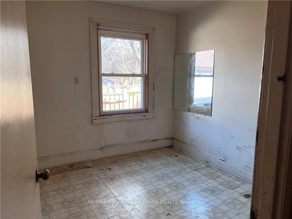42 Burlington Street E - Photo 32