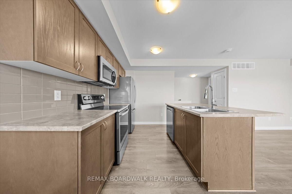 709 Amberwing Private, Unit B - Photo 5