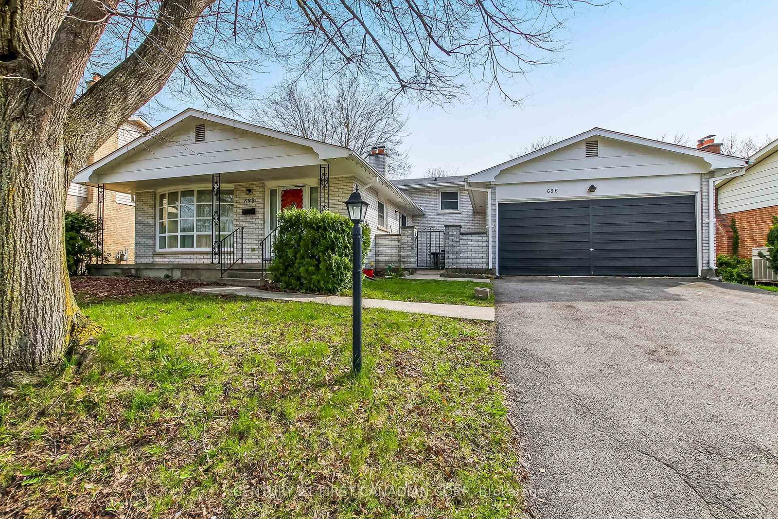 Detached House for sale at 698 Chiddington Avenue, London South, Ontario, N6C 2W8 - South R - MLS: X13053692