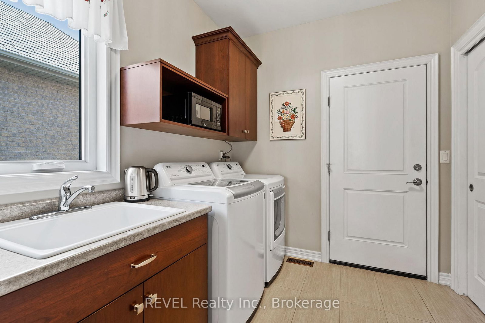 32 Magnolia Lane • Welland, ON photo 11
