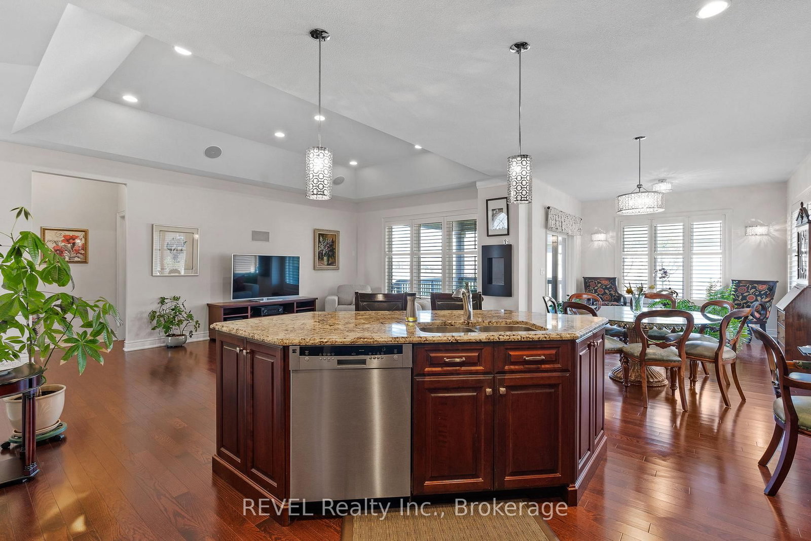 32 Magnolia Lane • Welland, ON photo 12