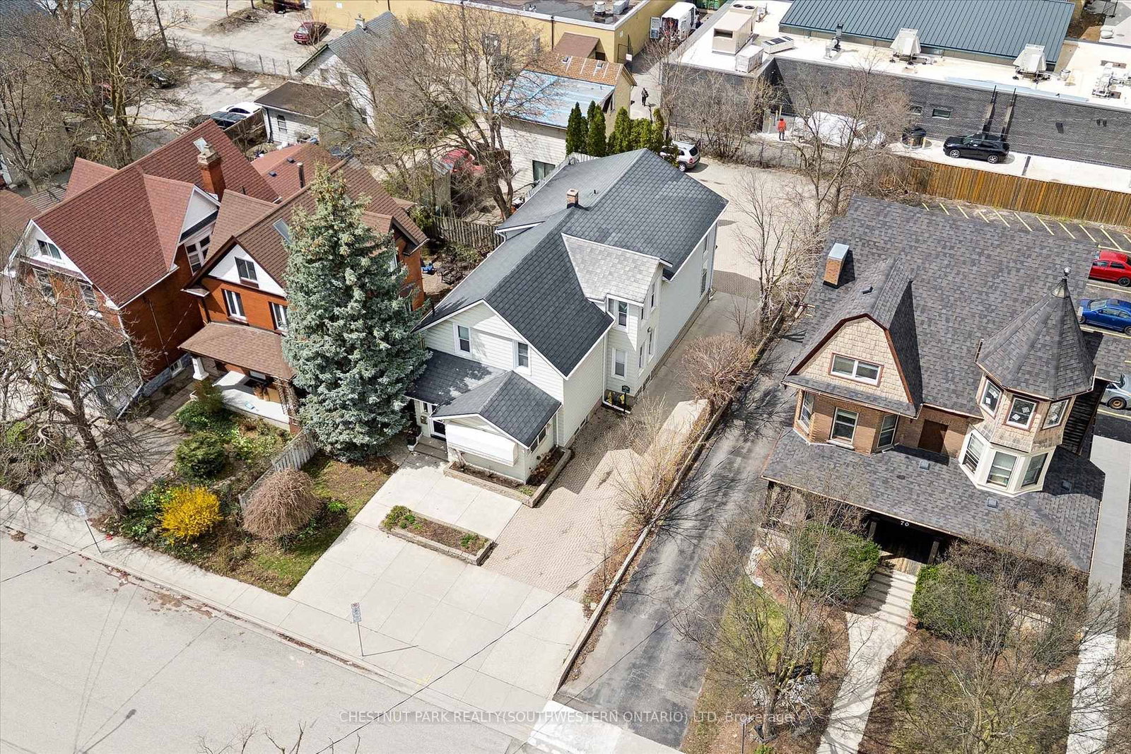 64 Francis Street N - Photo 2