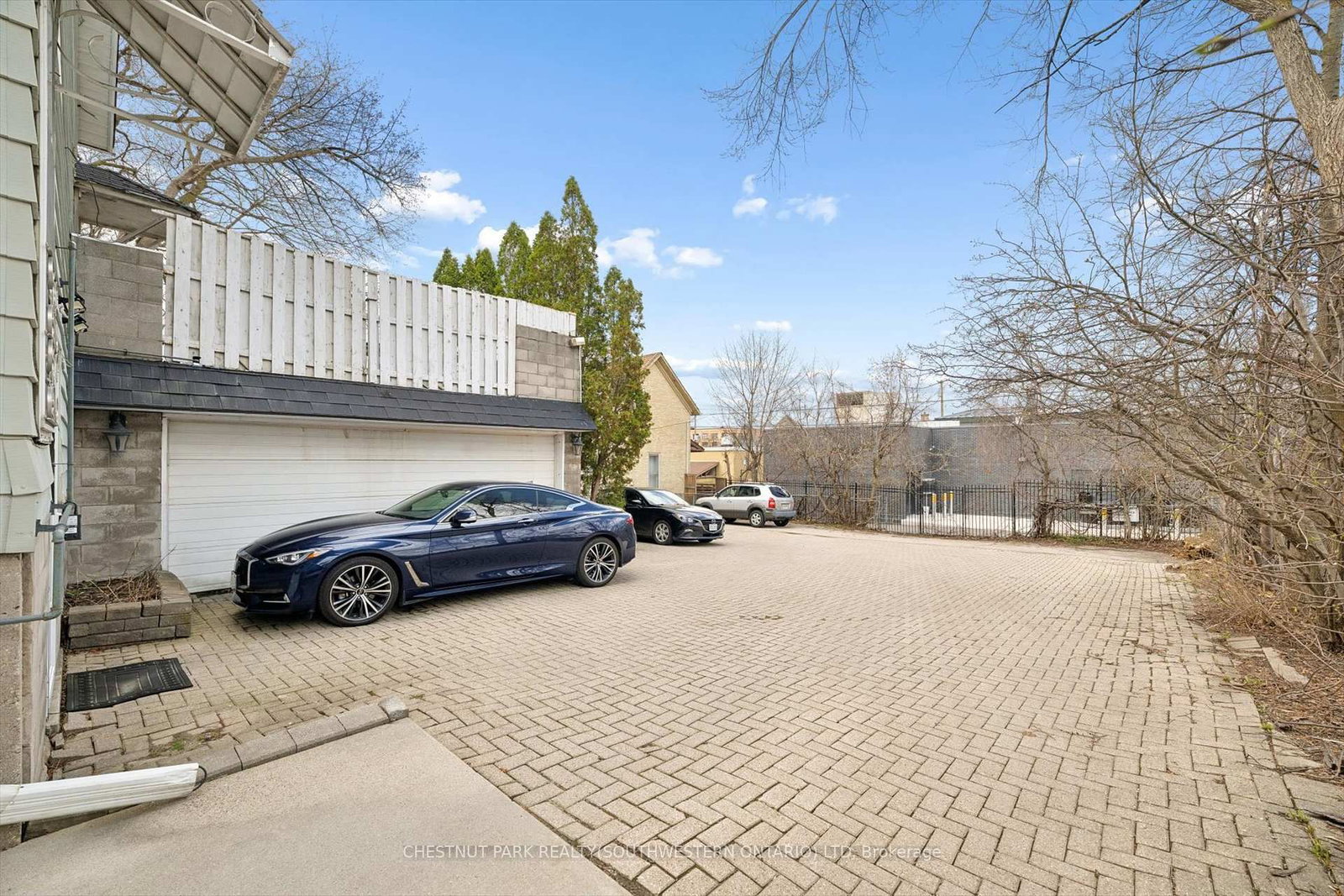64 Francis Street N - Photo 32