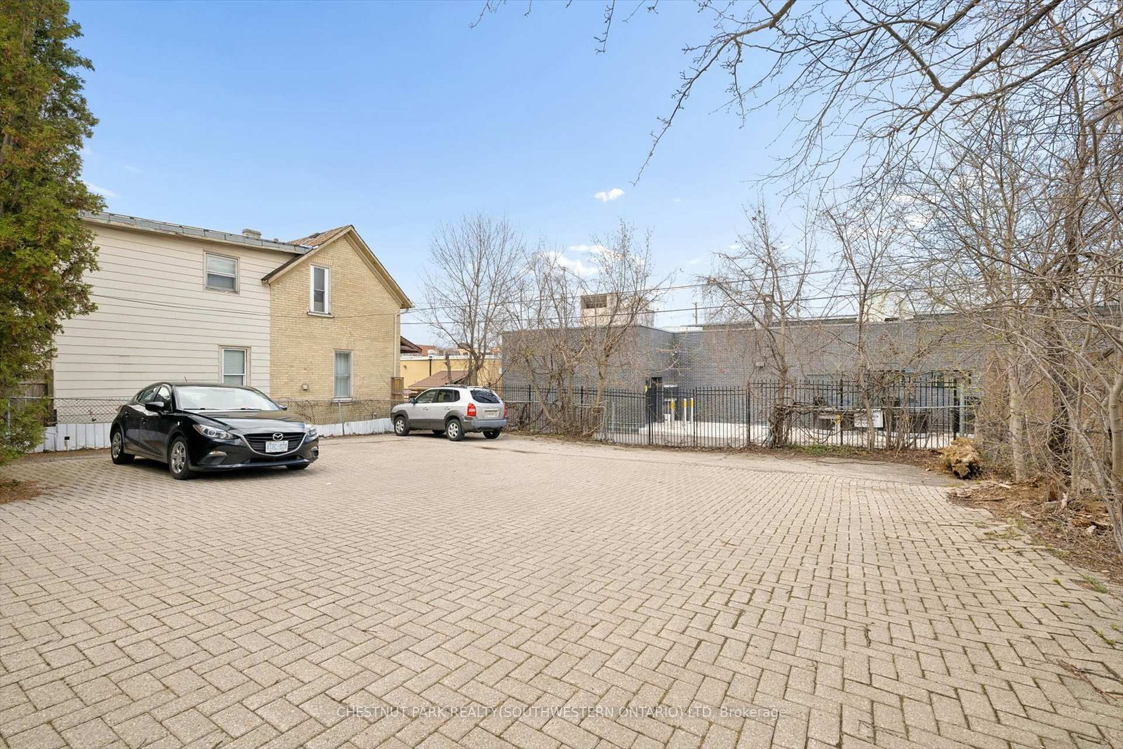 64 Francis Street N - Photo 33