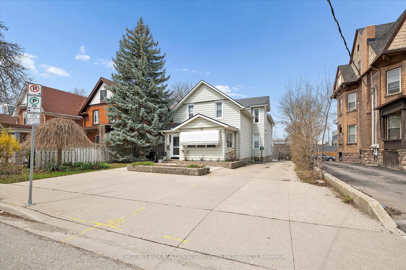 64 Francis Street N - Photo 4
