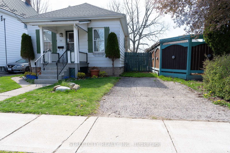 home for sale on 39 Fifth Avenue