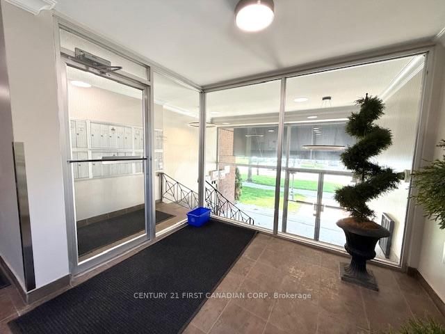 401 - 570 William Street