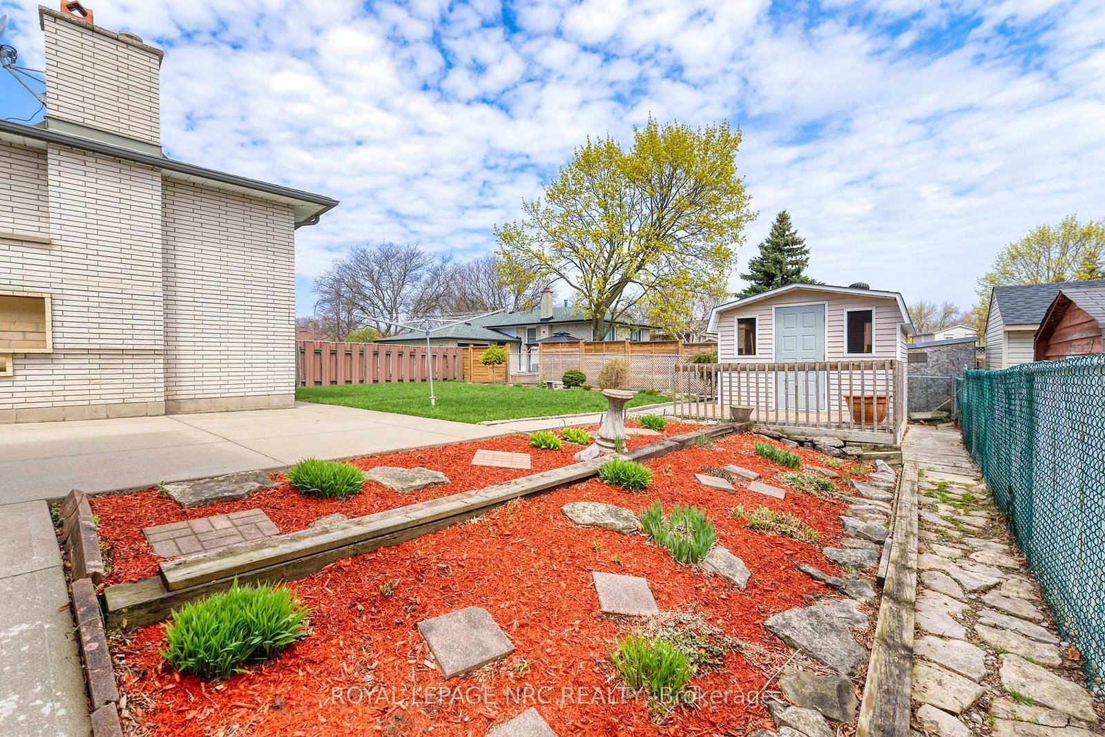 5 Royce Avenue - Photo 32