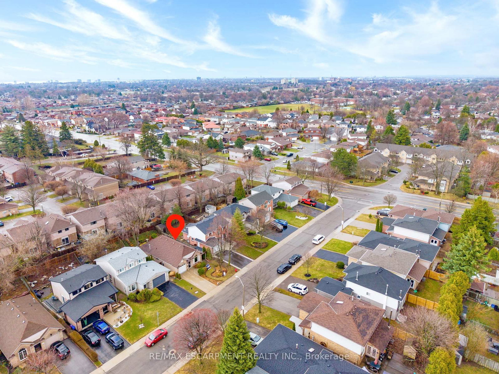 Detached House for sale at 22 NOVOCO Drive, Hamilton, Ontario, L9C 7E8 - Gurnett - MLS: X13054984