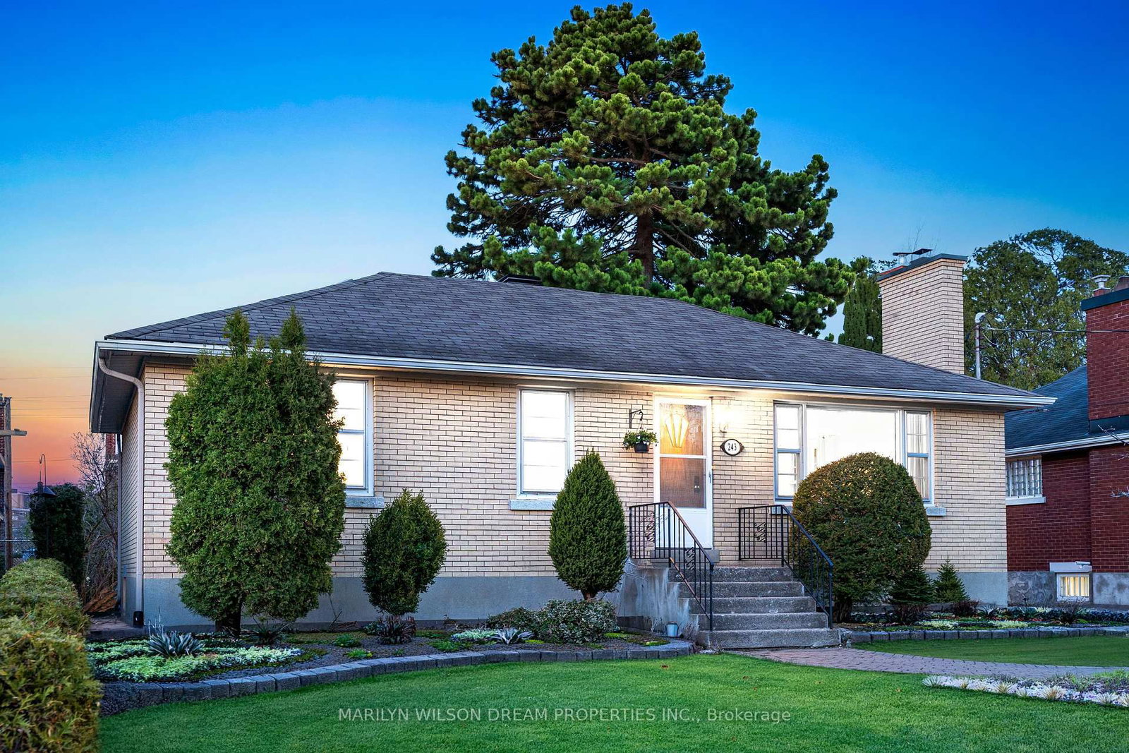 Detached House for sale at 243 Compton Avenue, Ottawa, Ontario, K2B 5A8 - Woodroffe - MLS: X13055188