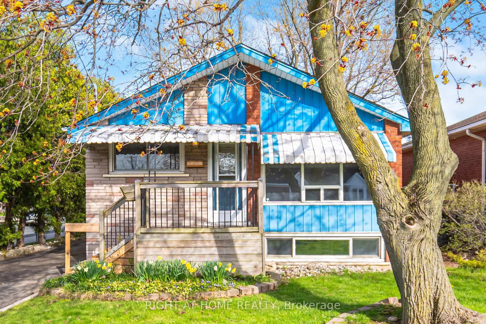 Detached House for sale at 311 East 14th Street, Hamilton, Ontario, L9A 4C1 - Hill Park - MLS: X13055300