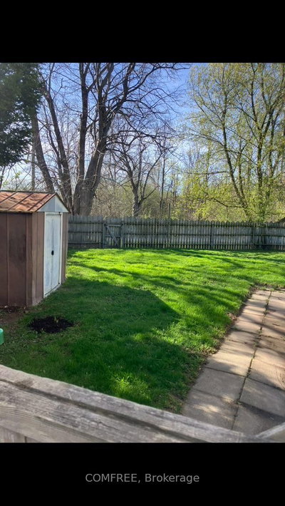 560 Short Street • Petrolia, ON photo 2