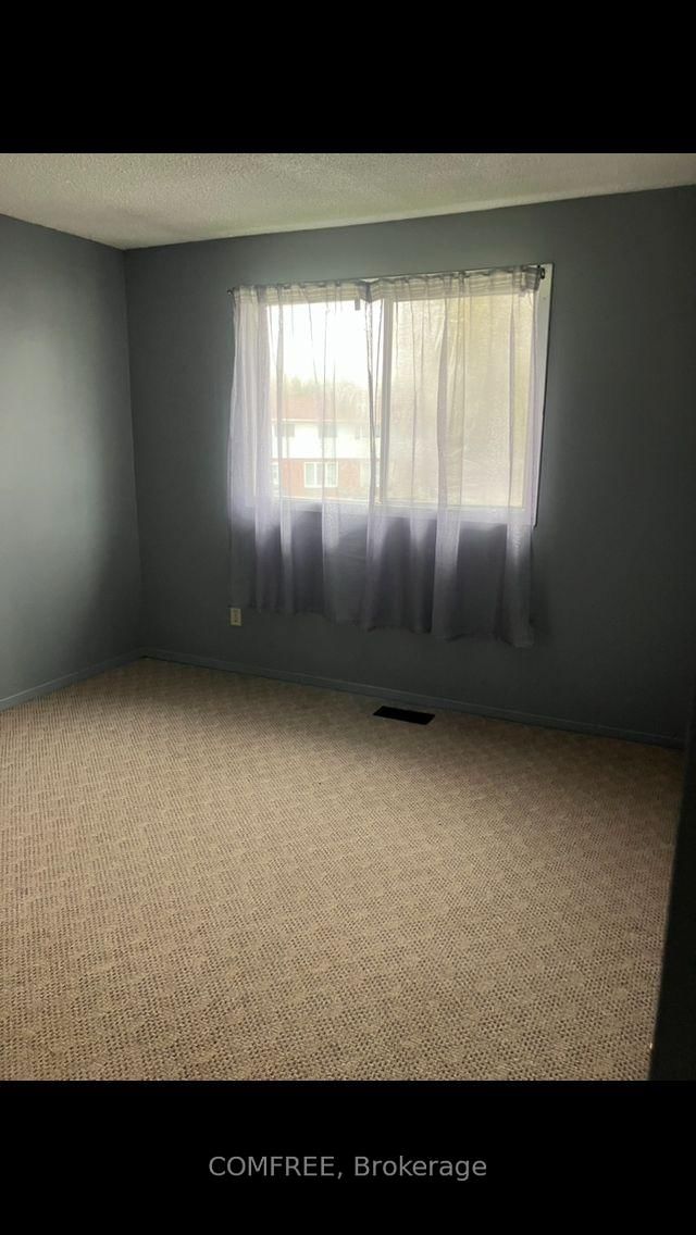 560 Short Street • Petrolia, ON photo 28