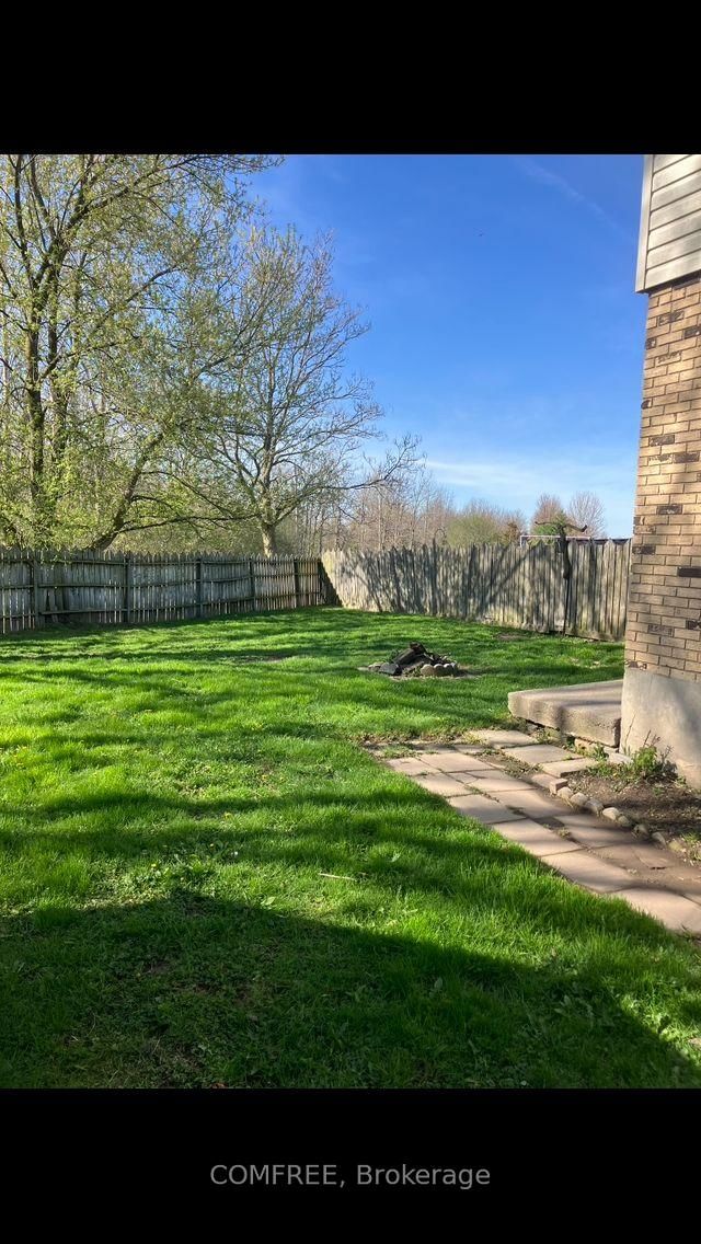 560 Short Street • Petrolia, ON photo 3