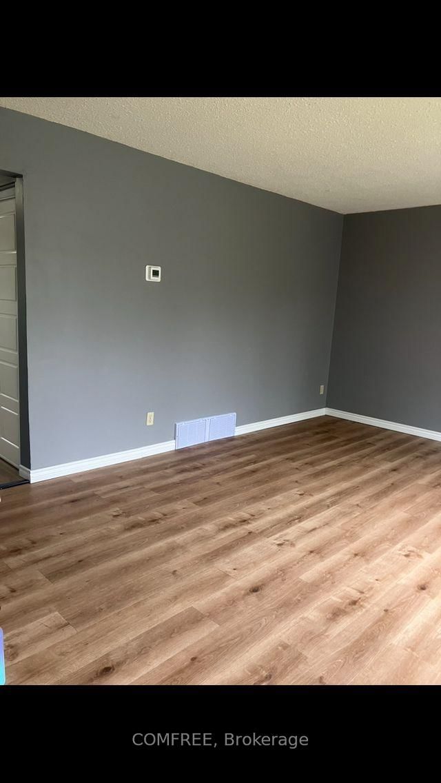 560 Short Street • Petrolia, ON photo 8