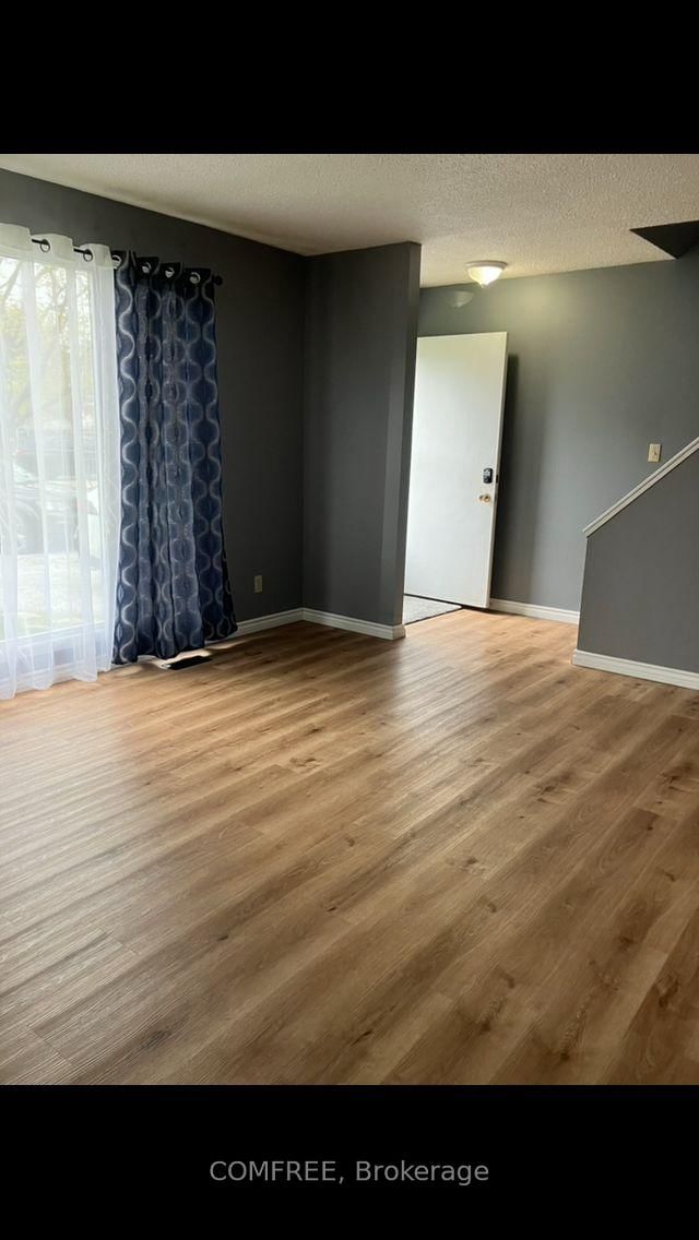 560 Short Street • Petrolia, ON photo 9