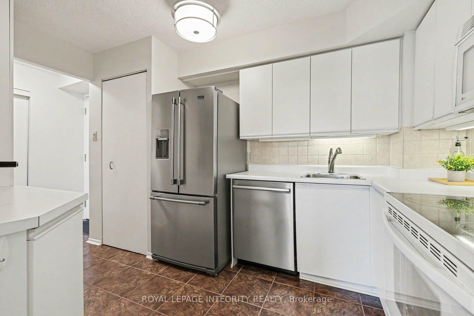 1025 Grenon Avenue, Unit 928 - Photo 10