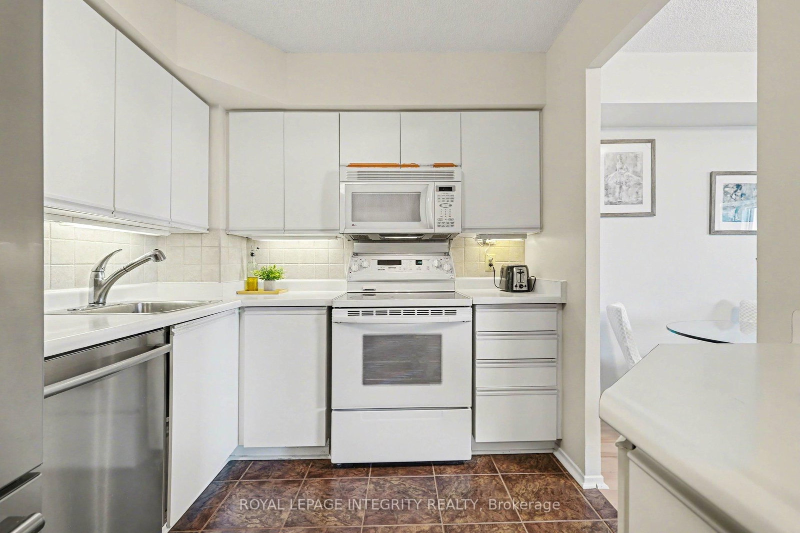 1025 Grenon Avenue, Unit 928 - Photo 8