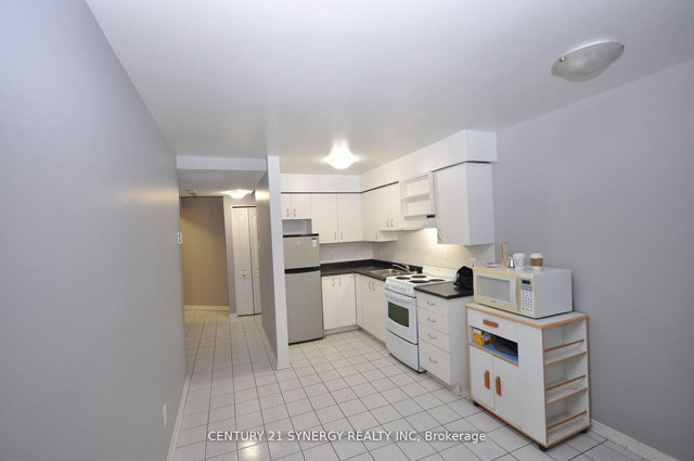 2 - 450 Maclaren Street