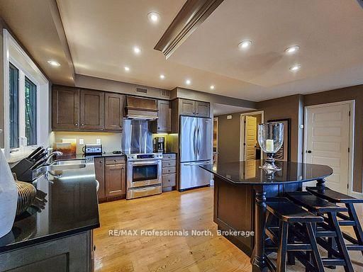 3876 MUSKOKA ROAD 118 • #Sandfield 2, Week 10 • Muskoka Lakes, ON photo 10