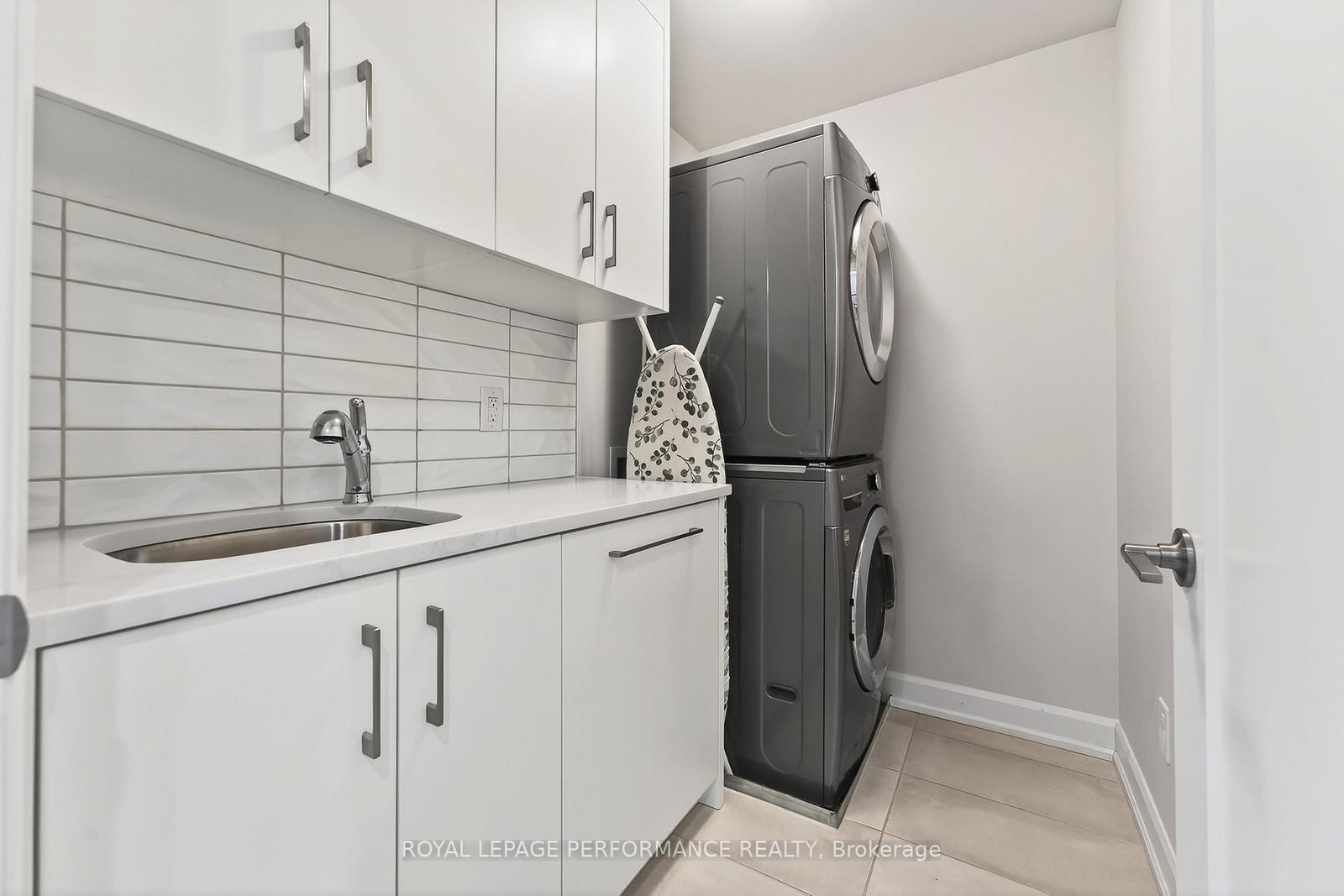 155 Buell Street, Unit B - Photo 34