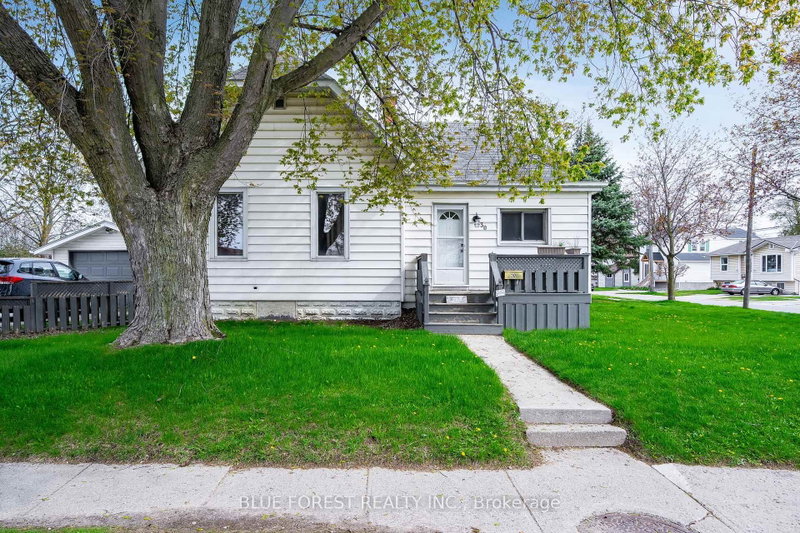 30 Park Avenue E, Chatham-Kent
