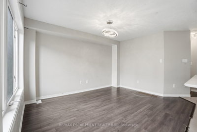 7774 Buckeye Crescent • Niagara Falls, ON photo 9