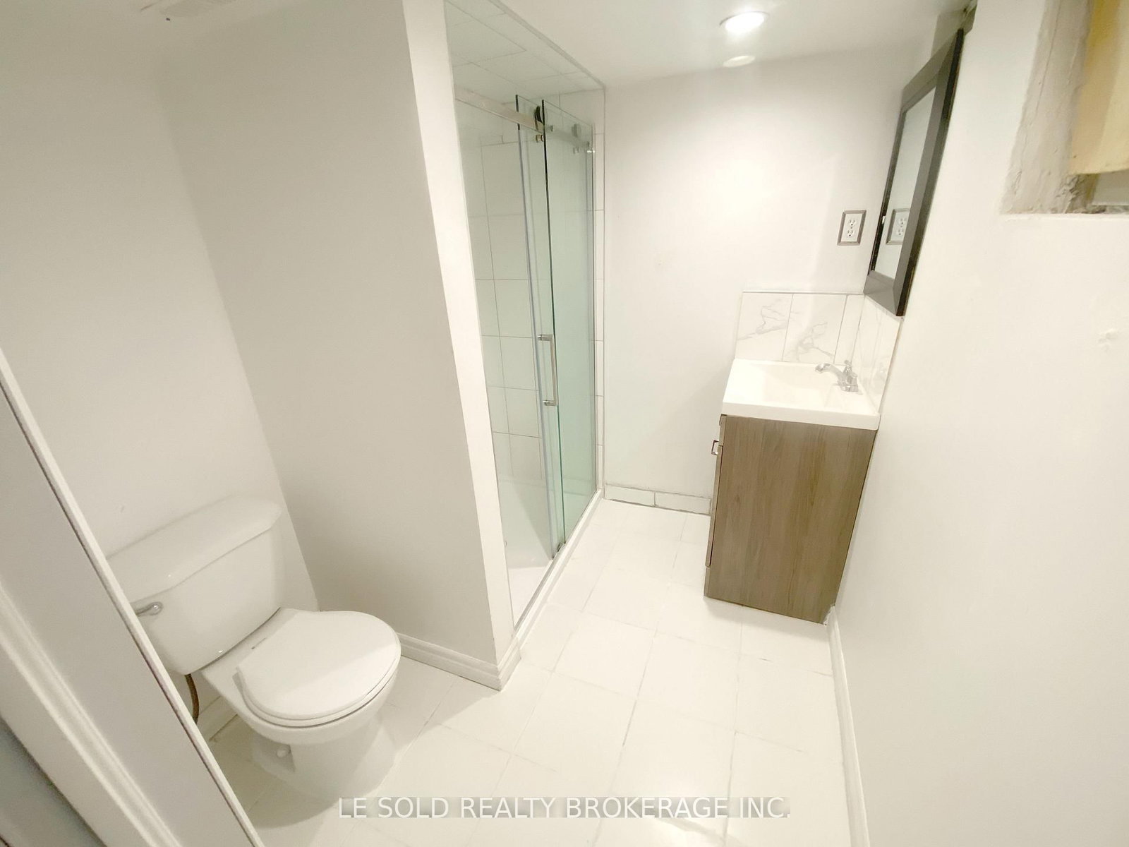 145 Leland Street, Unit Den Bsmt - Photo 2