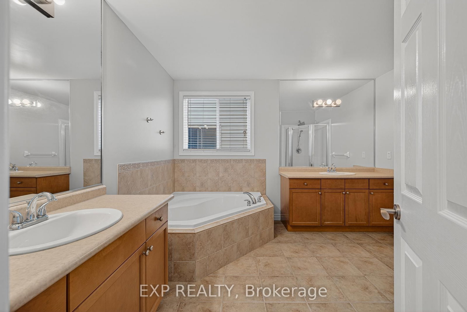 19 Sinclair Street • Guelph, ON photo 22