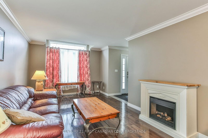 232 Brock St photo 4