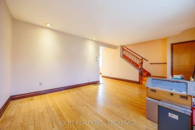 162 Dufferin Street E — more photos